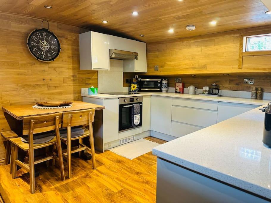 Unique Houseboat Experience I Central City Break York Bagian luar foto